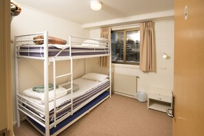 Free cots/infant beds, bed sheets - Ski Club of Victoria - Kandahar Lodge (Mount Buller)