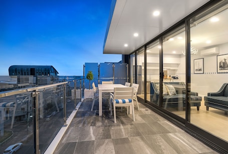 2 Bedroom Premier | Balcony