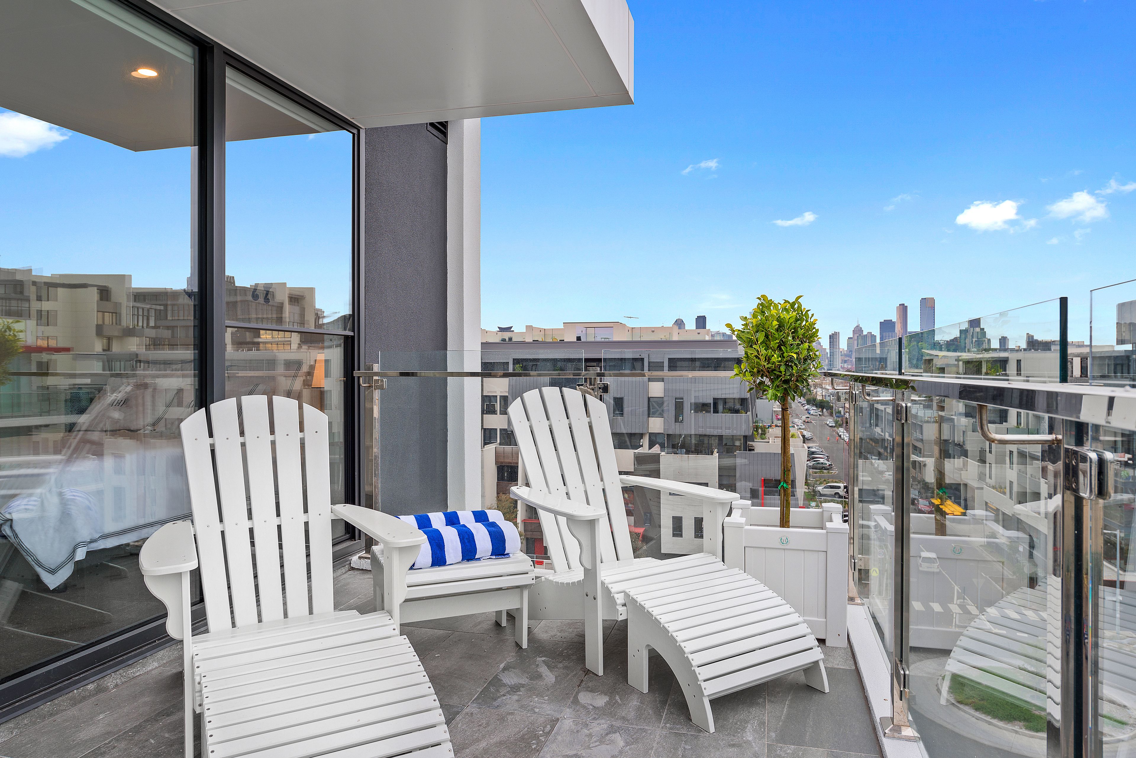 The Hamptons Apartments - Port Melbourne — image 2