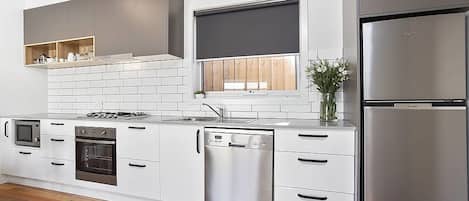Apartment, 1 Bedroom | Private kitchen | Full-size fridge, microwave, oven, stovetop