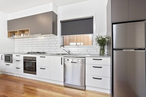 Apartment, 1 Bedroom | Private kitchen | Full-size fridge, microwave, oven, stovetop