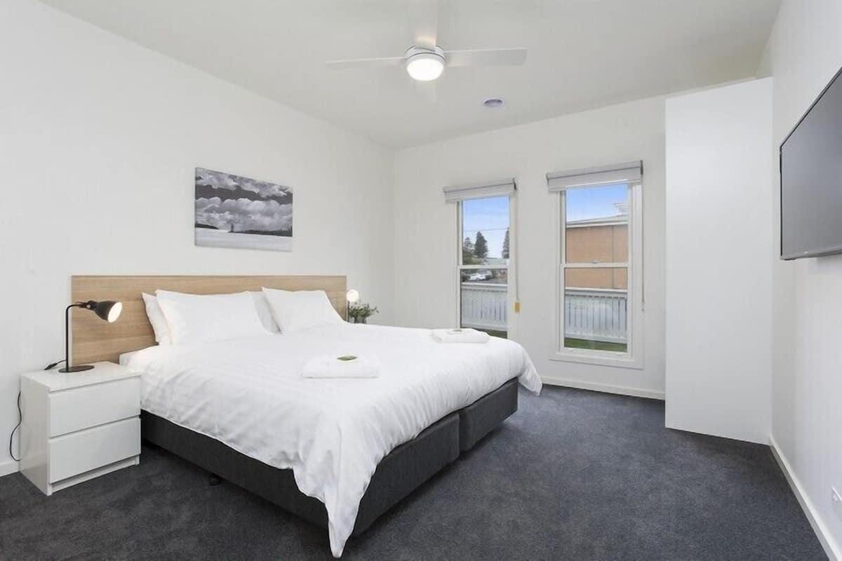 Apartment, 3 Bedrooms | Desk, iron/ironing board, WiFi (free)