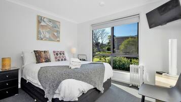 Suite Deluxe, 2 habitaciones, baño privado, vista al mar | 2 habitaciones, ropa de cama de alta calidad y decoración personalizada