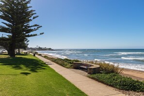 Beach nearby - Madsen Retreat (Penguin)