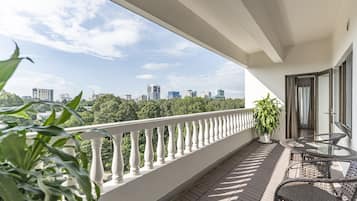Executive Suite, 4 Bedrooms, Kitchen, Park View | Balcony