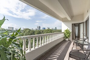 Executive-Suite, 4 Schlafzimmer, Küche, Parkblick | Balkon