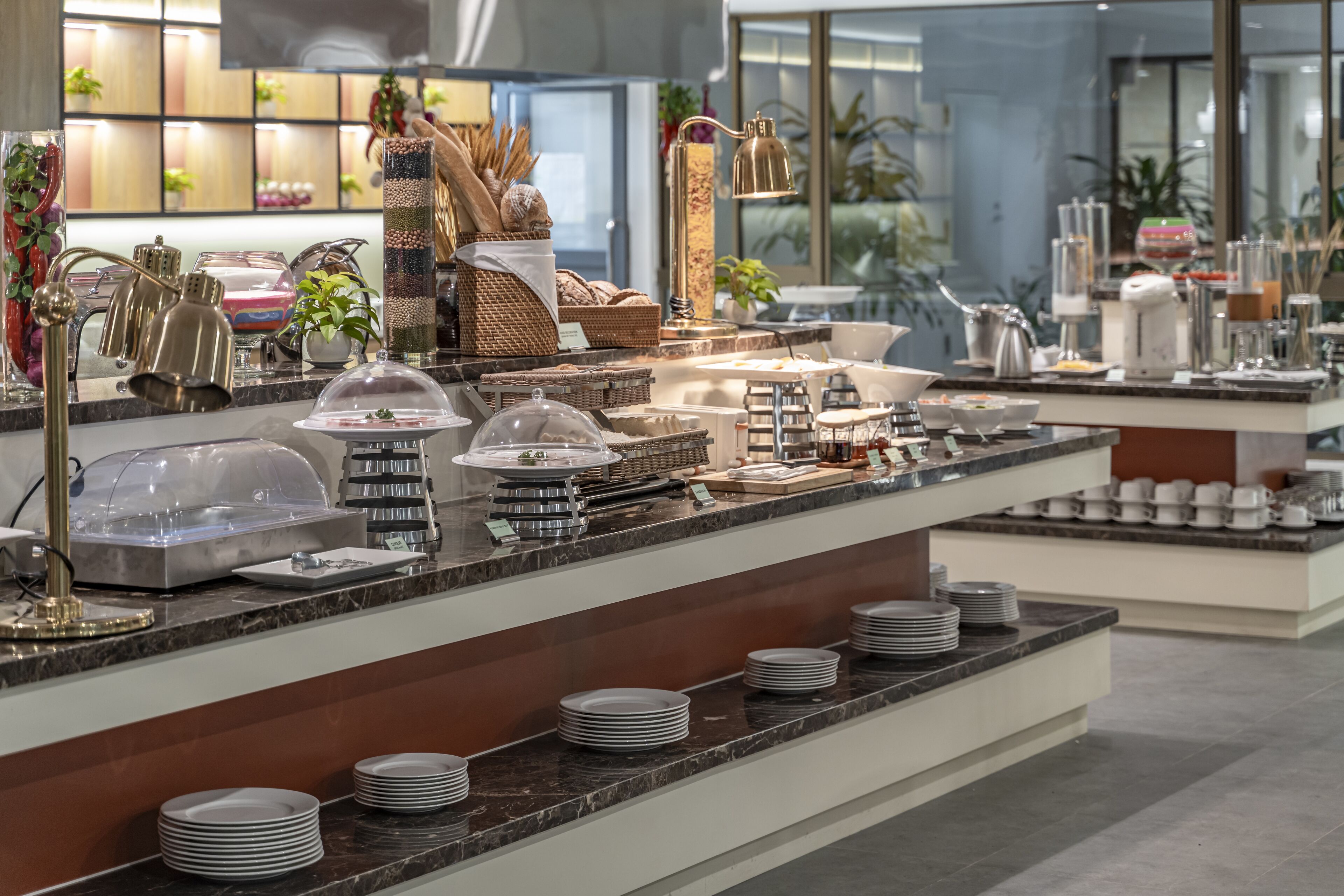 Daily full breakfast (VND 350000 per person)