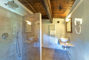 Superior-Doppelzimmer, Gartenblick | Badezimmer | Dusche, kostenlose Toilettenartikel, Haartrockner, Bidet