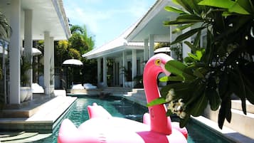 Outdoor pool, pool loungers