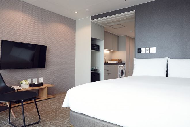 Zimmersafe, Verdunkelungsvorhänge, schallisolierte Zimmer