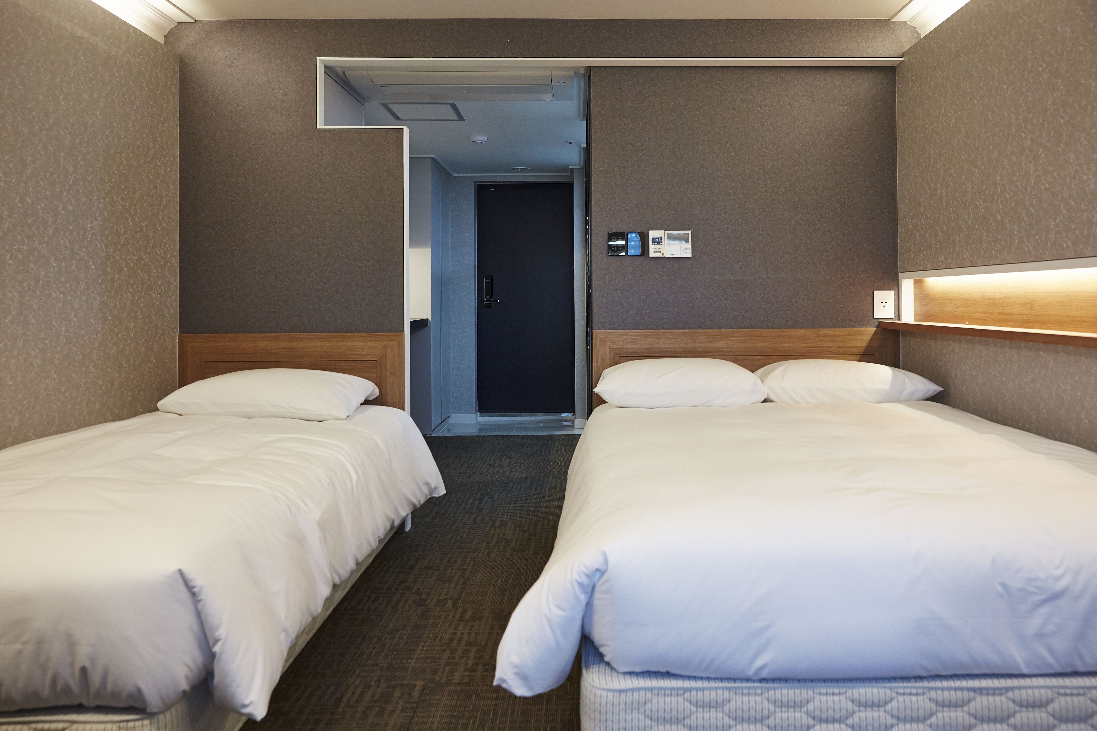 in-room safe, blackout curtains, soundproofing, iron/ironing board