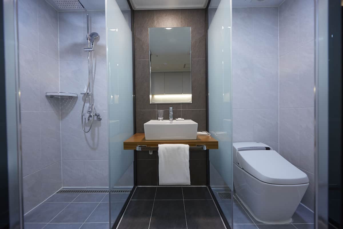 Badkamer met wastafel