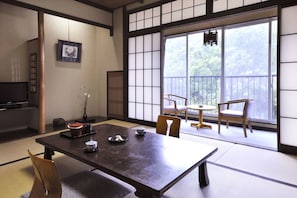 Traditional-Zimmer, eigenes Bad (Japanese Style, 8 Tatami-mats) | Zimmersafe, kostenloses WLAN, Bettwäsche