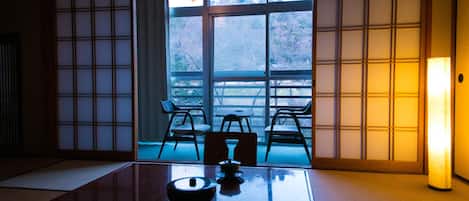 In-room safe, free WiFi, bed sheets