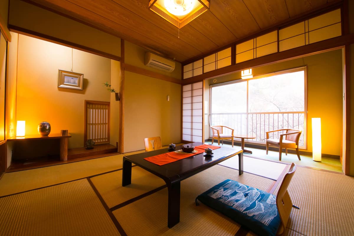 Traditional-Zimmer, eigenes Bad (Japanese Style, 8 Tatami-mats) | Zimmersafe, kostenloses WLAN, Bettwäsche