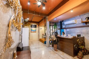 Lobby - The Alley Hostel & Bistro (Bangkok)