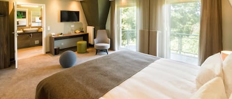 Suite "Junior" | Premium bedding, in-room safe, desk, cribs/infant beds