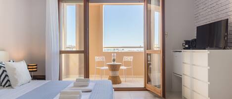 Deluxe Double Room, Accessible, Private Bathroom | Memory foam beds, desk, free WiFi, bed sheets