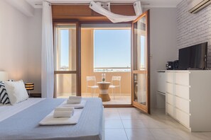 Deluxe Double Room, Accessible, Private Bathroom