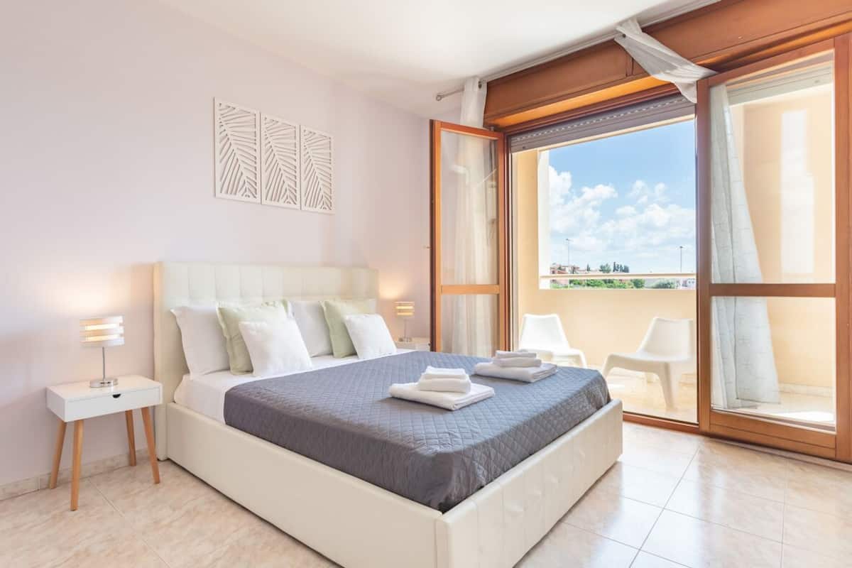 Memory-foam beds, desk, free WiFi, bed sheets