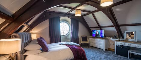 Superior-Zimmer, 1 King-Bett | Hochwertige Bettwaren, Schreibtisch, schallisolierte Zimmer