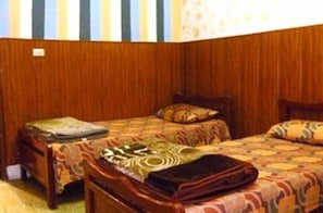 Triple Room, Shared Bathroom | In-room safe, WiFi