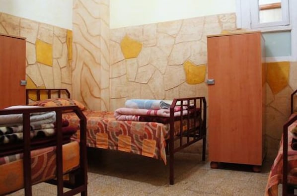 Asrama Umum, hanya perempuan (Single Bed) | Brankas dan Wi-Fi (biaya tambahan)