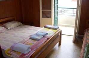 Double Room, Shared Bathroom (Budget ) | In-room safe, WiFi