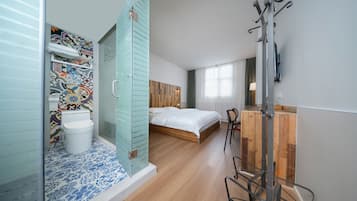 Comfort szoba kétszemélyes ággyal, 1 queen (nagyméretű) franciaágy | 1 hálószoba, széf a szobában, íróasztal és hangszigetelés
