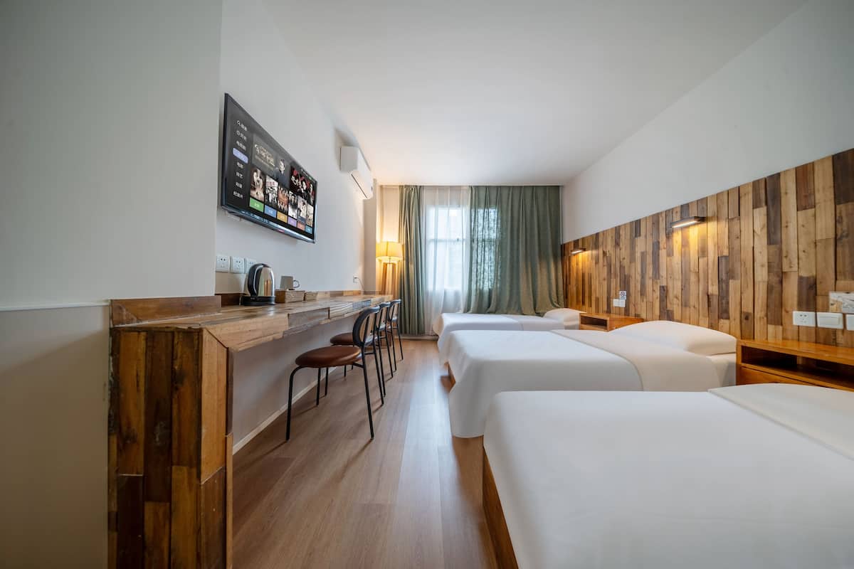 Comfort Triple Room, 3 Twin Beds | In-room safe, desk, soundproofing, WiFi (free)