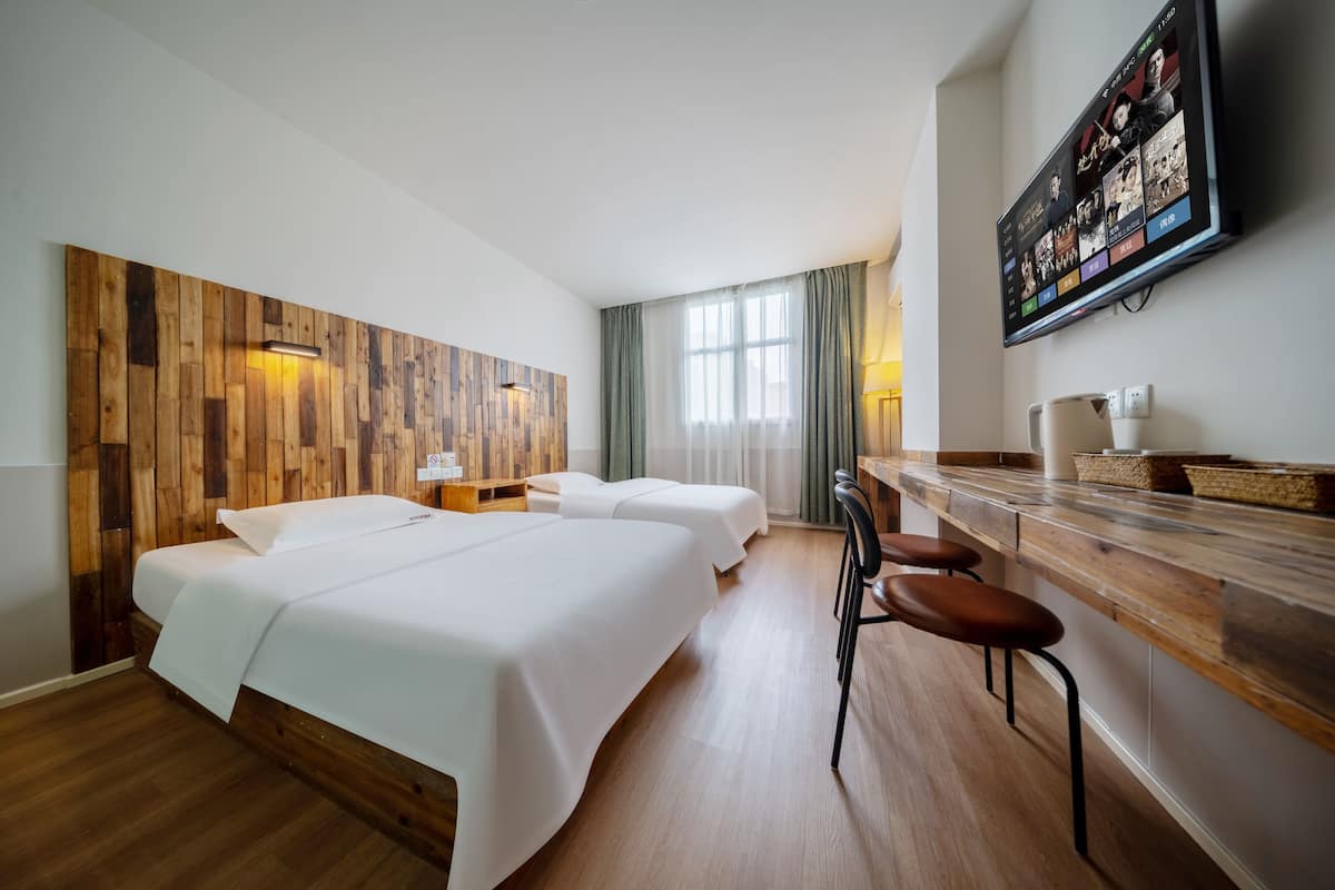 Standard Twin Room, 1 Bedroom | In-room safe, desk, soundproofing, WiFi (free)