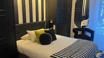 Decoración personalizada, muebles diferentes y escritorio
