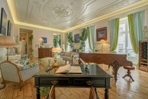 Flat-screen TV - Casinha das Flores (Lisbon)