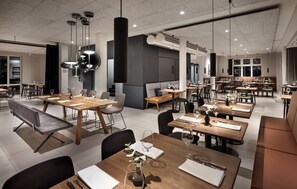 供应午餐和晚餐