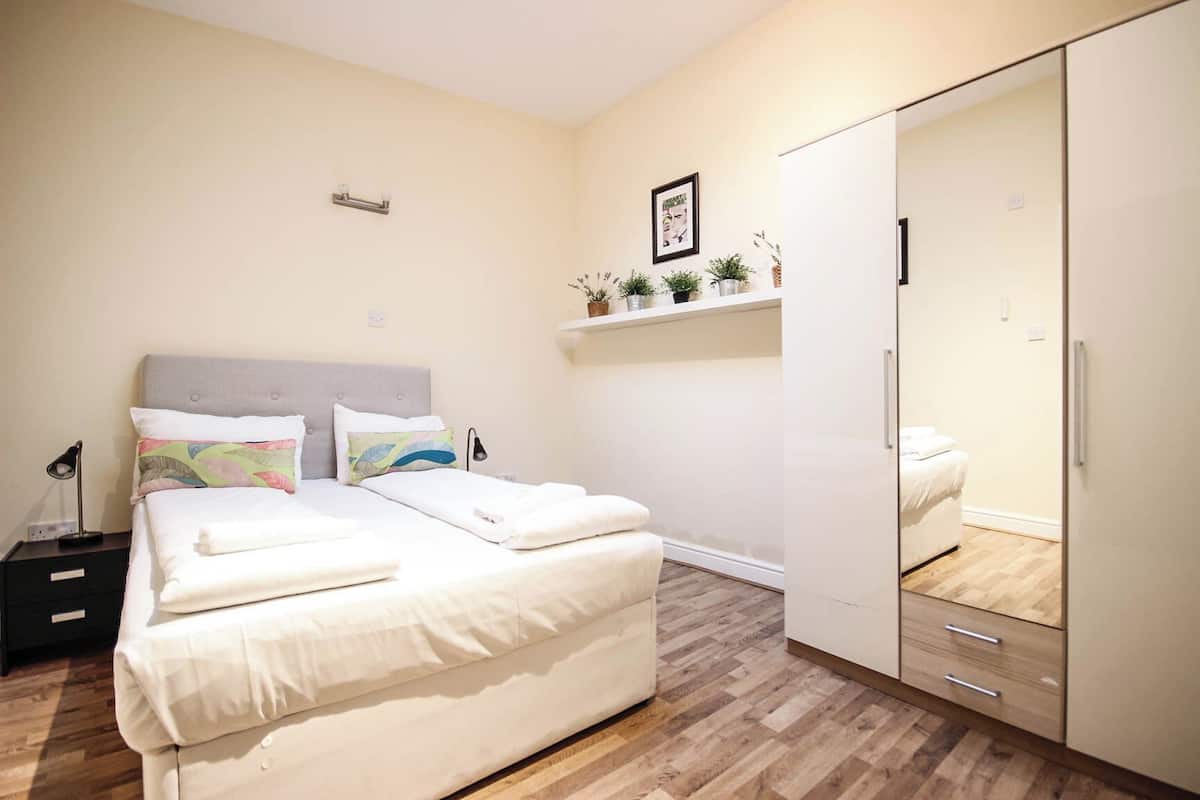 Tabla de planchar con plancha, cunas, camas extra y wifi gratis
