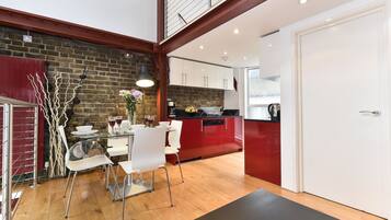 Apartment, 1 Bedroom | Private kitchen | Full-size fridge, microwave, oven, stovetop