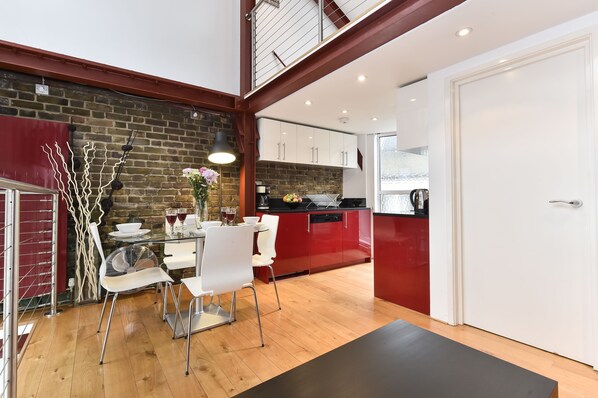 Apartment, 1 Bedroom | Private kitchen | Full-size fridge, microwave, oven, stovetop