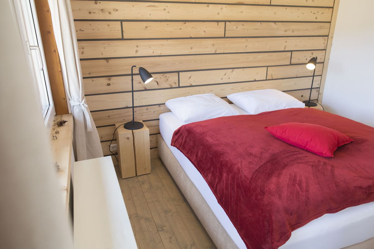 Design Apartment, 2 Bedrooms, Mountain View, Mountainside | Premium bedding, blackout drapes, iron/ironing board, bed sheets