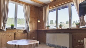 Apartamento de diseño, 2 habitaciones, vistas a la montaña, junto a la montaña | Sala de estar