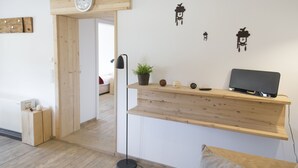 Apartamento de diseño, 3 habitaciones, vistas a la montaña, planta baja | Sala de estar