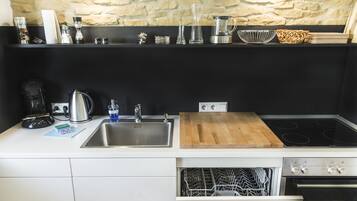 Apartemen Desain, 2 kamar tidur, pemandangan bukit | Dapur pribadi | Lemari es, oven, kompor, dan mesin pencuci piring