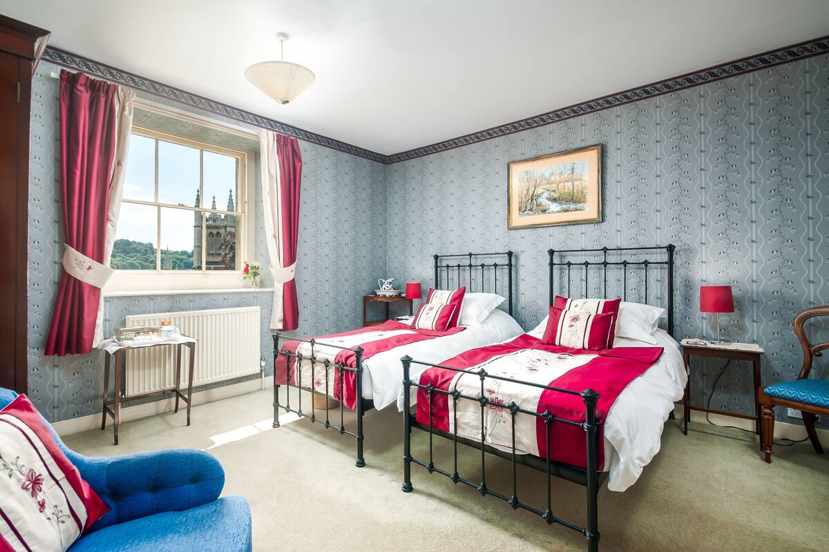 Chambre double ou avec lits jumeaux, salle de bain attenante (Captain Wentworth's Room)