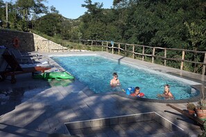 Indoor pool, outdoor pool, pool umbrellas, sun loungers - Villa Cheti (Spigno Monferrato)