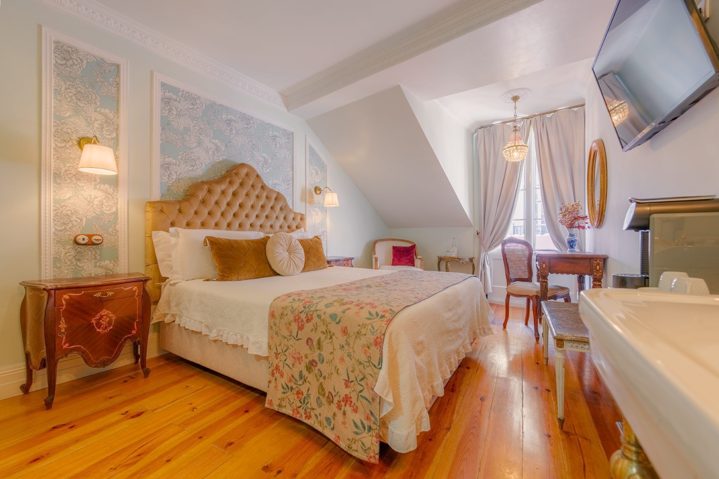 Noz Moscada 06 | Minibar, in-room safe, desk, soundproofing