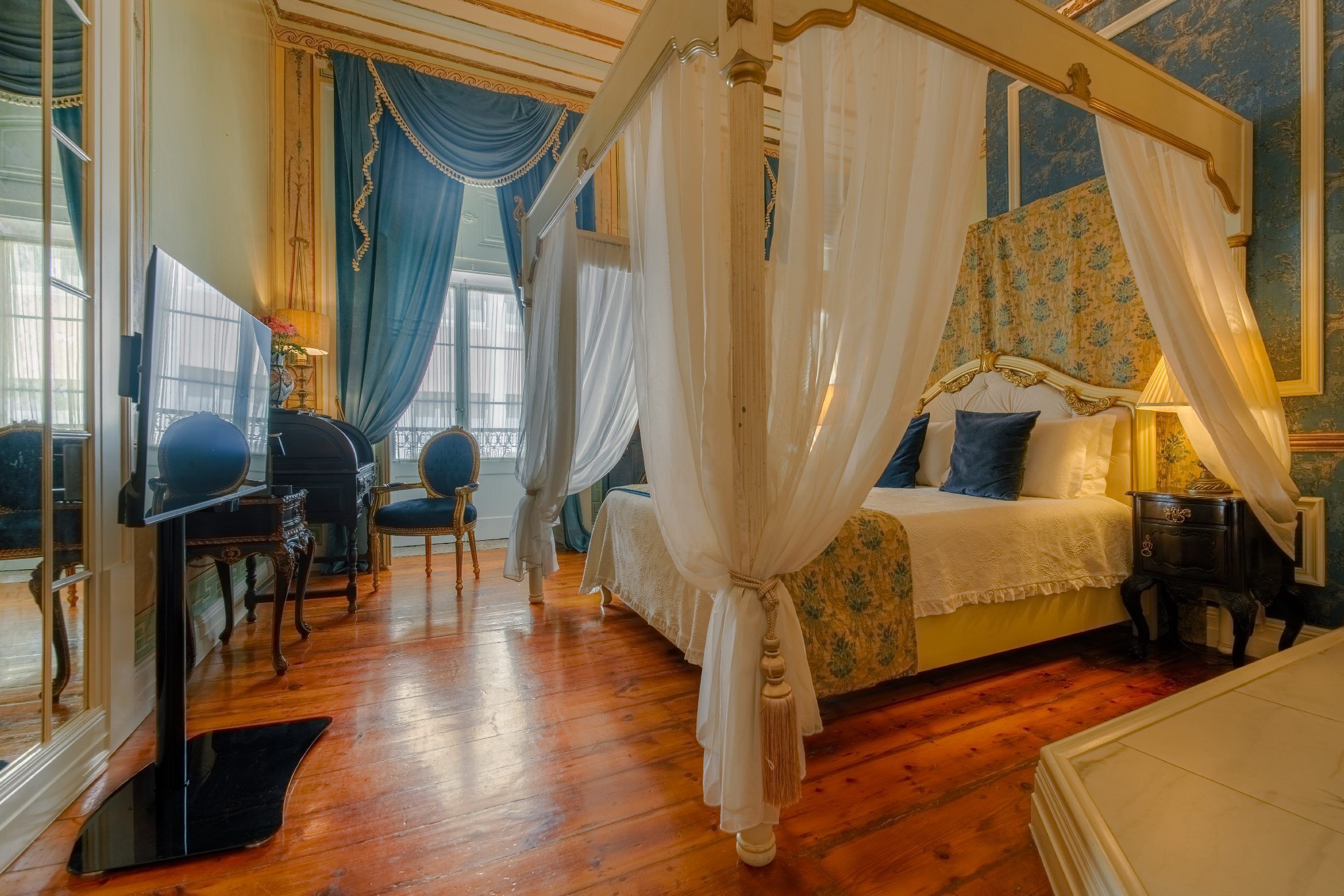 Ouro 05 | Minibar, in-room safe, desk, soundproofing