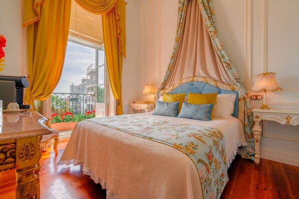 Ouro 02 | Minibar, coffre-fort, bureau, système d’insonorisation