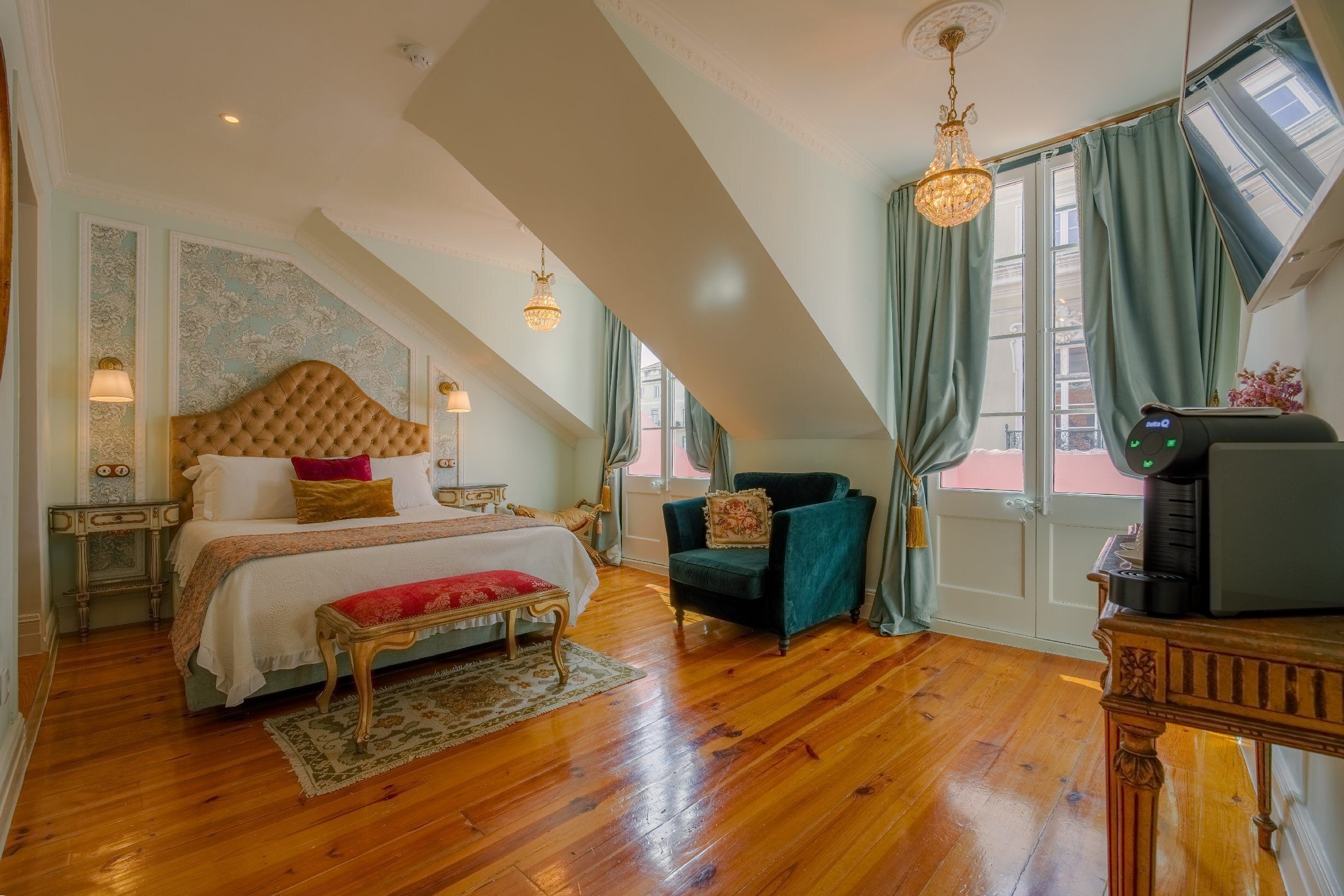 Noz Moscada 07 | Minibar, in-room safe, desk, soundproofing