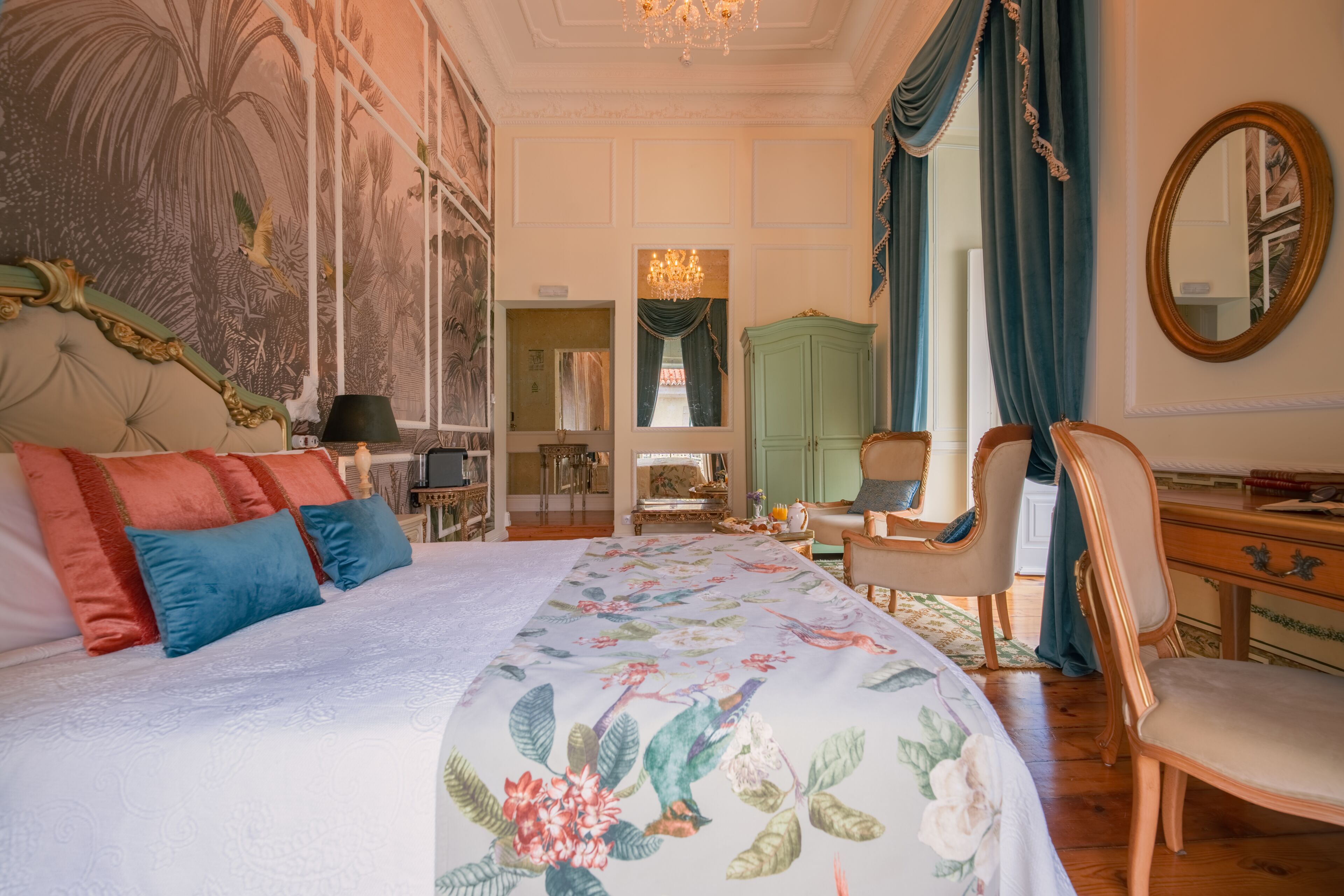 Diamante 04 | Minibar, caja fuerte, escritorio y sistema de insonorización