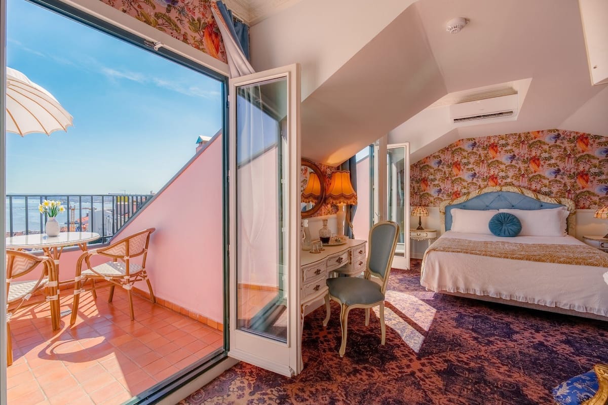 Cravo da Índia 05 | Minibar, caja de seguridad en la habitación y escritorio