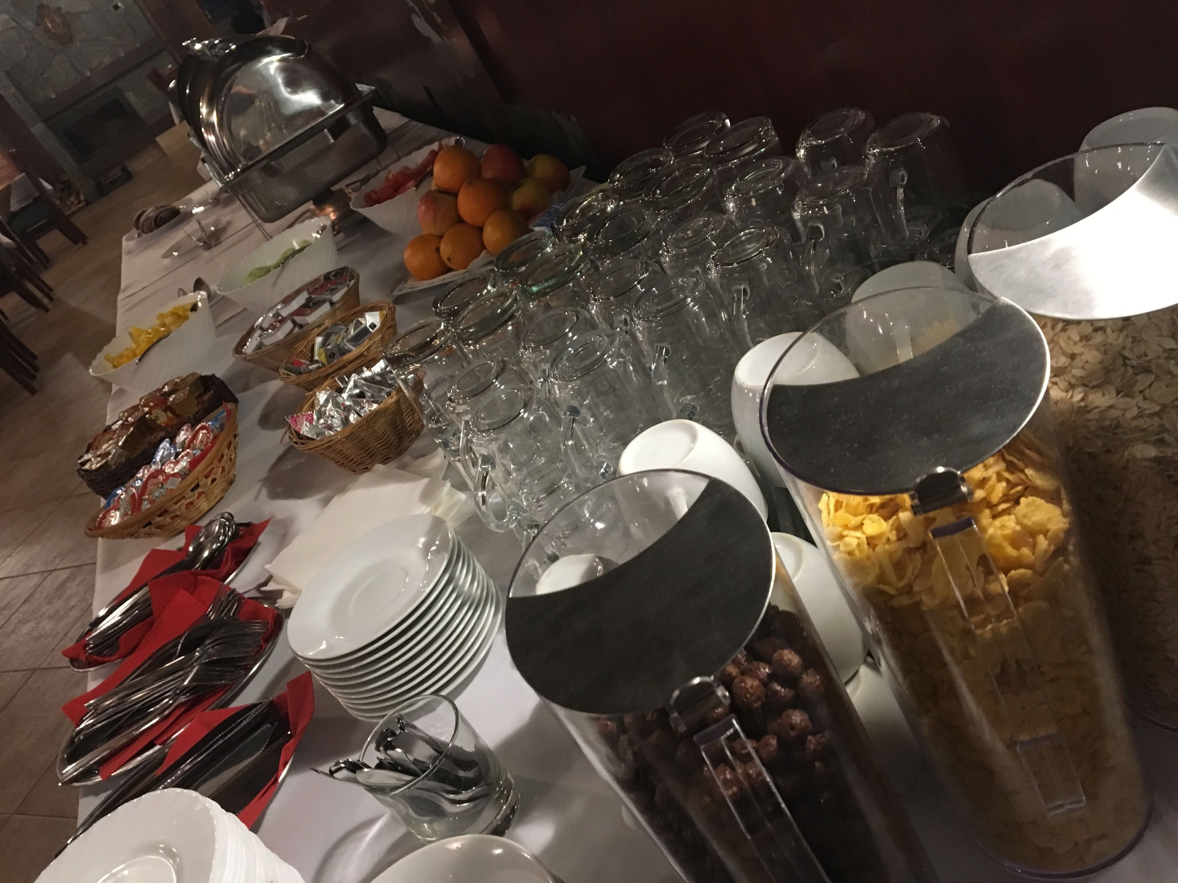 Dagelijks continentaal ontbijt (EUR 8 per persoon)